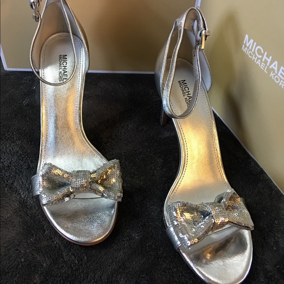 Michael Kors Silver Paris Sandals NEW - Picture 3 of 7